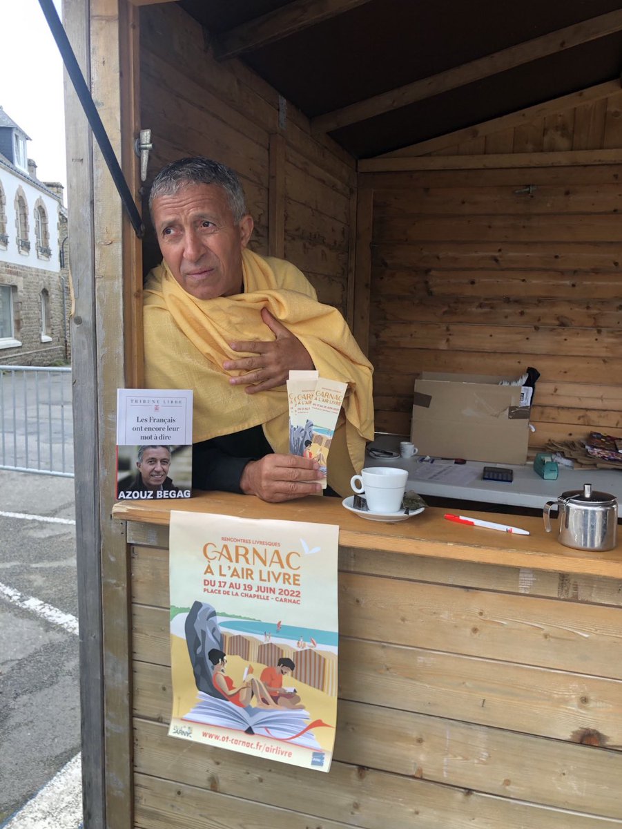 Quand <a href="/AzouzBegag/">Azouz Begag</a> découvre, après deux jours de canicule, l’air vivifiant de #carnac …
Souvenir de <a href="/CarnacLAirLivre/">CarnacALAirLivre</a>