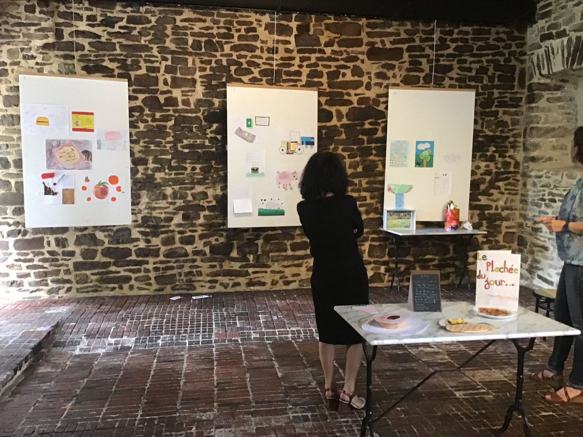 #PEAC Finalisation et installation de l’exposition de travaux des 6e du <a href="/collegecerisy/">Collège Anne Heurgon-Desjardins</a> au château de #Cerisy #CCIC pour le #colloque sur les littératures exposée. Expo faite en arts plastiques à partir des textes  écrits avec @GuillaumeNail <a href="/LaManche50/">Département de la Manche</a> <a href="/dsden50/">DSDEN 50</a> <a href="/daac_normandie/">DAAC-Normandie</a>