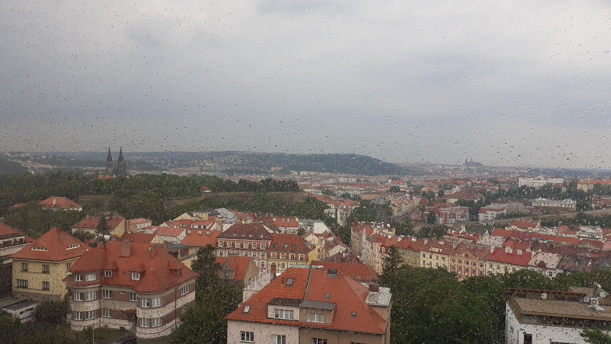 <a href="/ManesWeissk/">Manès Weisskircher</a> @JakubWondreys @CasMudde <a href="/newtonunicz/">NEWTON University</a> And the storm is already here! Meterologically, and via the emergence of anti-government coalition of conspiracy fans, radical right and OG anti-vax yoga mums - superb presentation by @CasMudde