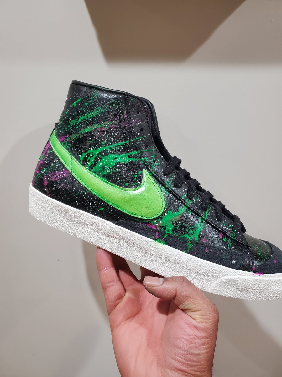 Ubdrippincustom's tweet photo. Galaxy themed nike blazers. #customshoes #followme #newpage #art #creativity #explorepage https://t.co/dGs4MAagul
