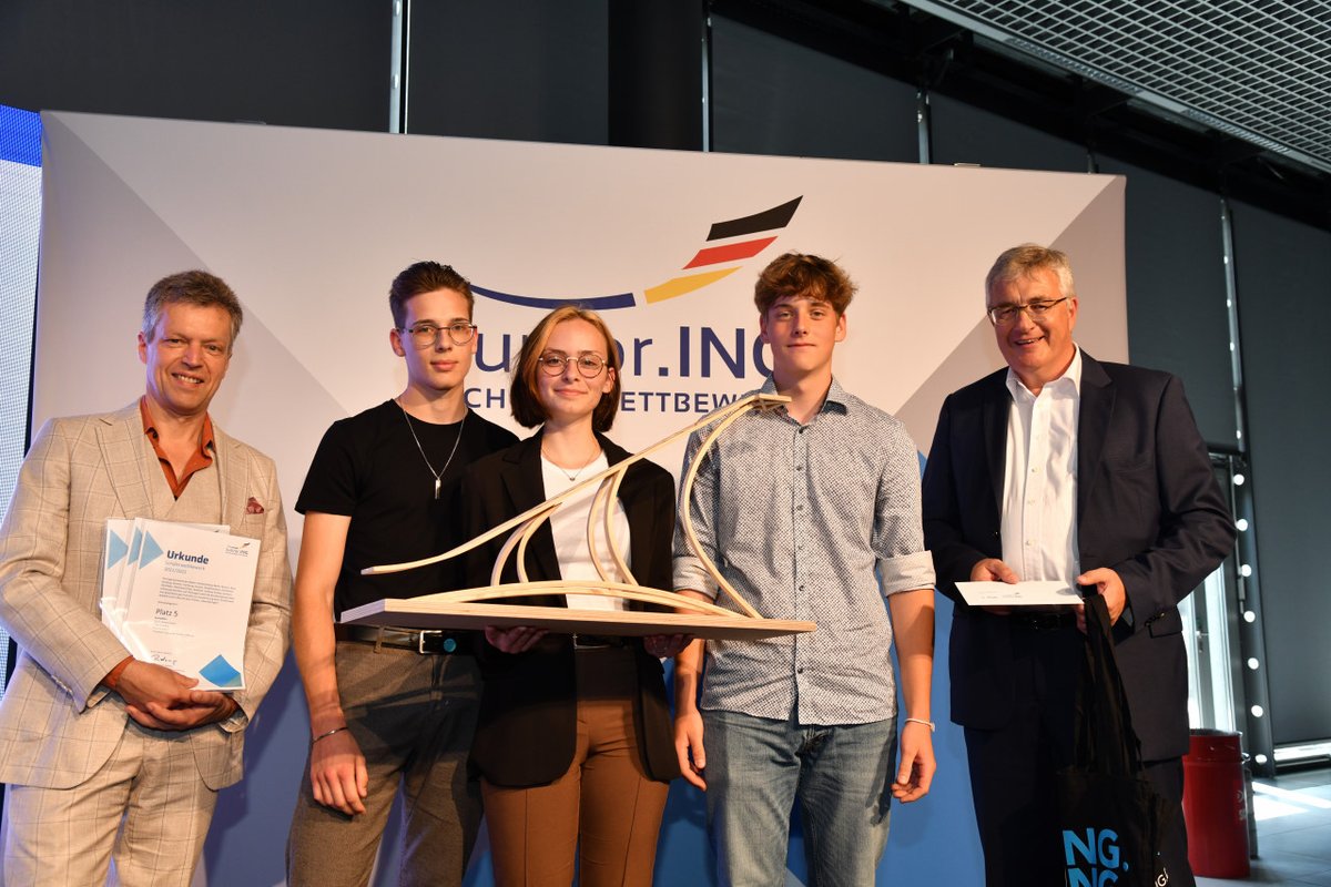ingkhessen's tweet photo. Bei der #Bundespreisverleihung unseres Junior.ING-Schülerwettbewerbs im Deutschen #Technikmuseum in #Berlin belegten unsere hessischen #Sieger jeweils gute 5. Plätze. Wir gratulieren ganz herzlich zu diesem Erfolg!
Fotos: Torsten George/@BIngKonline
#ingkh #ingenieurkammer https://t.co/CYdD0XcS2I