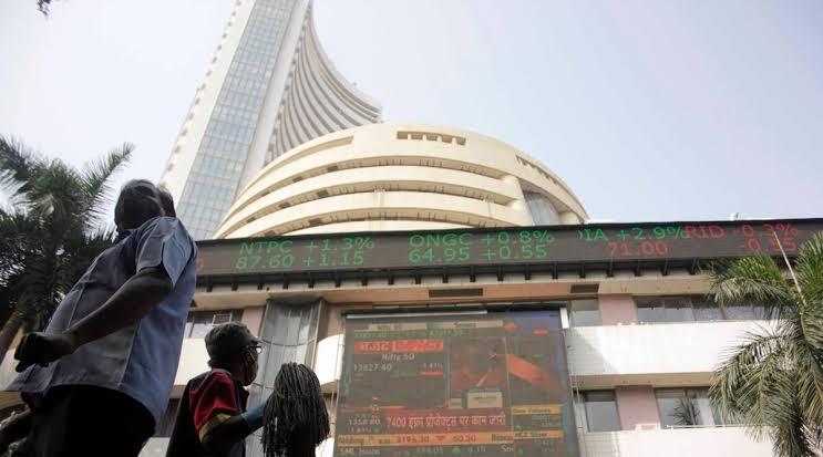 ficaryabhatta's tweet photo. Nifty,Sensex down 15% from their historic highs, showing signs of further decline. Comes in times of rising inflation.

Is this a forewarning to a economic recession or is it a part of the cyclic correction? 

#giveyouropinions #Market #Economy https://t.co/cOPTq4XZPD