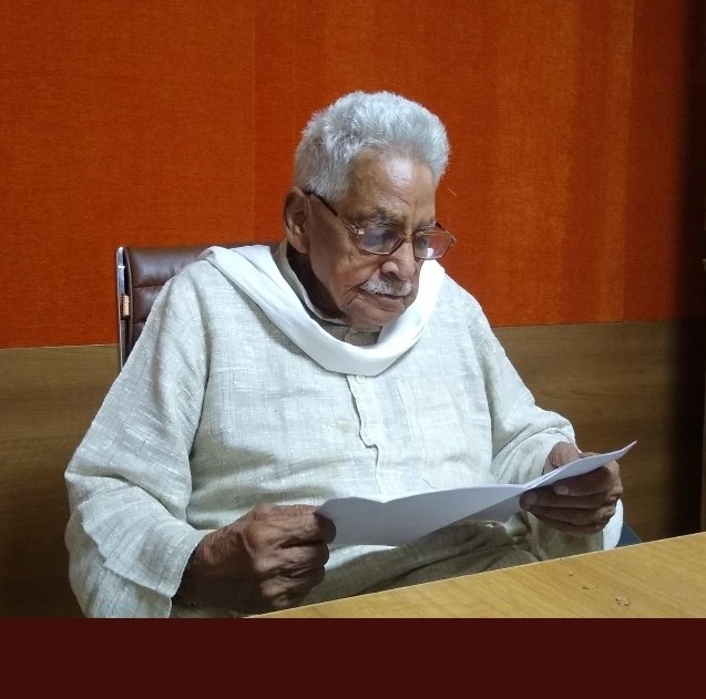 HarryDS46144044's tweet photo. ಸಂಸ್ಕಾರ ಭಾರತಿಯ ಮಹಾ ಪೋಷಕರಾಗಿದ್ದ ಶ್ರೀ ಯೋಗೇಂದ್ರಜೀ ಯವರ ನಿಧನವು ಹಿರಿಯ ಸಂಘಪರಿವಾರದ ಪ್ರಚಾರಕರ ಸಾಧಕ ಜೀವನವನ್ನು ಅಂತ್ಯಗೊಳಿಸಿದೆ. ಅವರು ಪ್ರಚಾರಕರು ಮಾತ್ರವಲ್ಲ ತಪಸ್ವಿಯಾಗಿದ್ದರು. ಅವರ ದಿವ್ಯಾತ್ಮಕ್ಕೆ ಸದ್ಗತಿ ಲಭಿಸಲಿ ಎಂದು ಪ್ರಾರ್ಥಿಸೋಣ. ಓಂ ��ಾಂತಿಃ ಶಾಂತಿಃ ಶಾಂತಿಃ.          ❤️🙏💐⛳🕉️🪔😢 https://t.co/i4TvlO7XrT