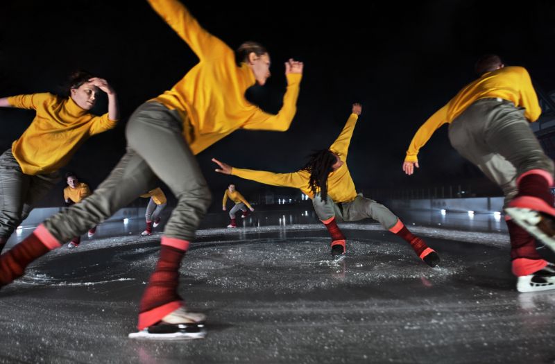parisparisfr's tweet photo. Du 23 au 25 juin, #Murmuration, danse sur glace de la Cie québécoise @lepatinlibre à la Patinoire olympique des Courtilles : https://t.co/IcXt37j2Pl «Évoluant tels des nuées d’oiseaux, les quinze patineurs envoûtent le public par leur grâce...» Saison du @TheaVilleParis. #Àvoir https://t.co/WN9Rz4fZrG