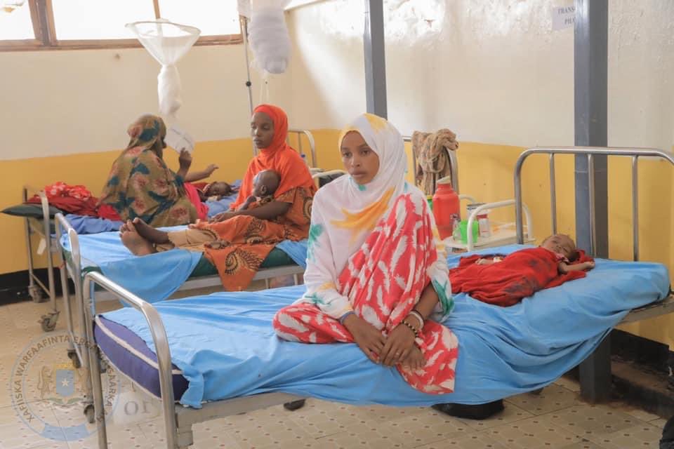 Dollow_Hospital's tweet photo. The President's Envoy on Drought, @AAbdishakur earlier today visited the Dollow Referral Health Center where he saw more than 150 children who are severely malnourished due to the ravaging drought. It is time to act to save lives and avert famine in @adam_abdelmoula @trocaire https://t.co/OWdCcnMGBc