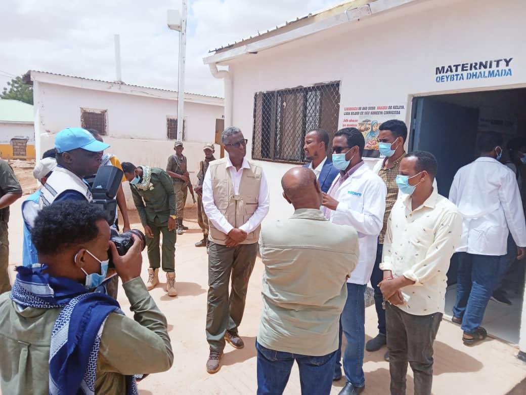 Dollow_Hospital's tweet photo. The President's Envoy on Drought, @AAbdishakur earlier today visited the Dollow Referral Health Center where he saw more than 150 children who are severely malnourished due to the ravaging drought. It is time to act to save lives and avert famine in @adam_abdelmoula @trocaire https://t.co/OWdCcnMGBc