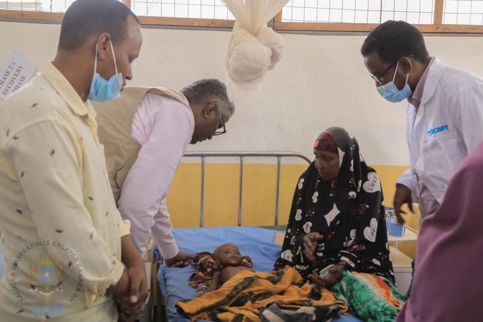 Dollow_Hospital's tweet photo. The President's Envoy on Drought, @AAbdishakur earlier today visited the Dollow Referral Health Center where he saw more than 150 children who are severely malnourished due to the ravaging drought. It is time to act to save lives and avert famine in @adam_abdelmoula @trocaire https://t.co/OWdCcnMGBc