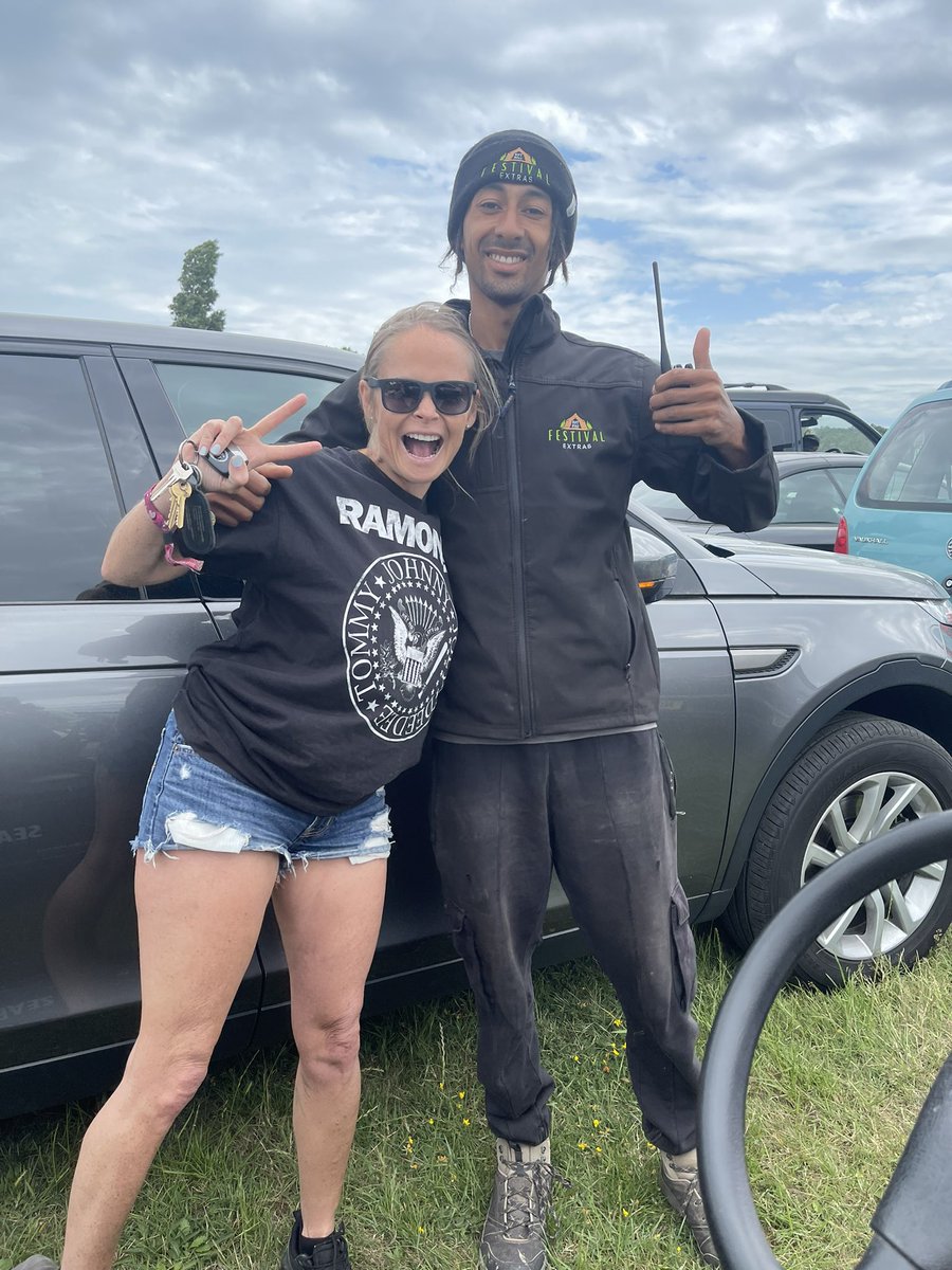 MarissaAyres's tweet photo. Fantastic time at @IsleOfWightFest! Met some great people! Had issues getting around because of my injury, but this guy from @PinkMoonCamping is an absolute hero! Thanks Sonny, you saved the day! Massive shout out to the accessibility team too ♥️ #Heroes https://t.co/7kL2HQRVZX