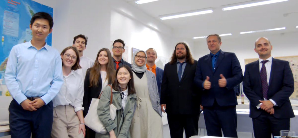 MSc_CDE's tweet photo. #celebration time 🥳#sincere congrats to all #EMCDE #Alumni at #UPOL @gis_upol  #proudofyou 👩🏻‍🎓👨🏻‍🎓#GeoVisualization #Geocommunication #specialization track #EO #GI #PLUS >https://t.co/74tQCglIyb< #Copernicus #DigitalEarth #MSc #EMJMD https://t.co/bneebk3Xox