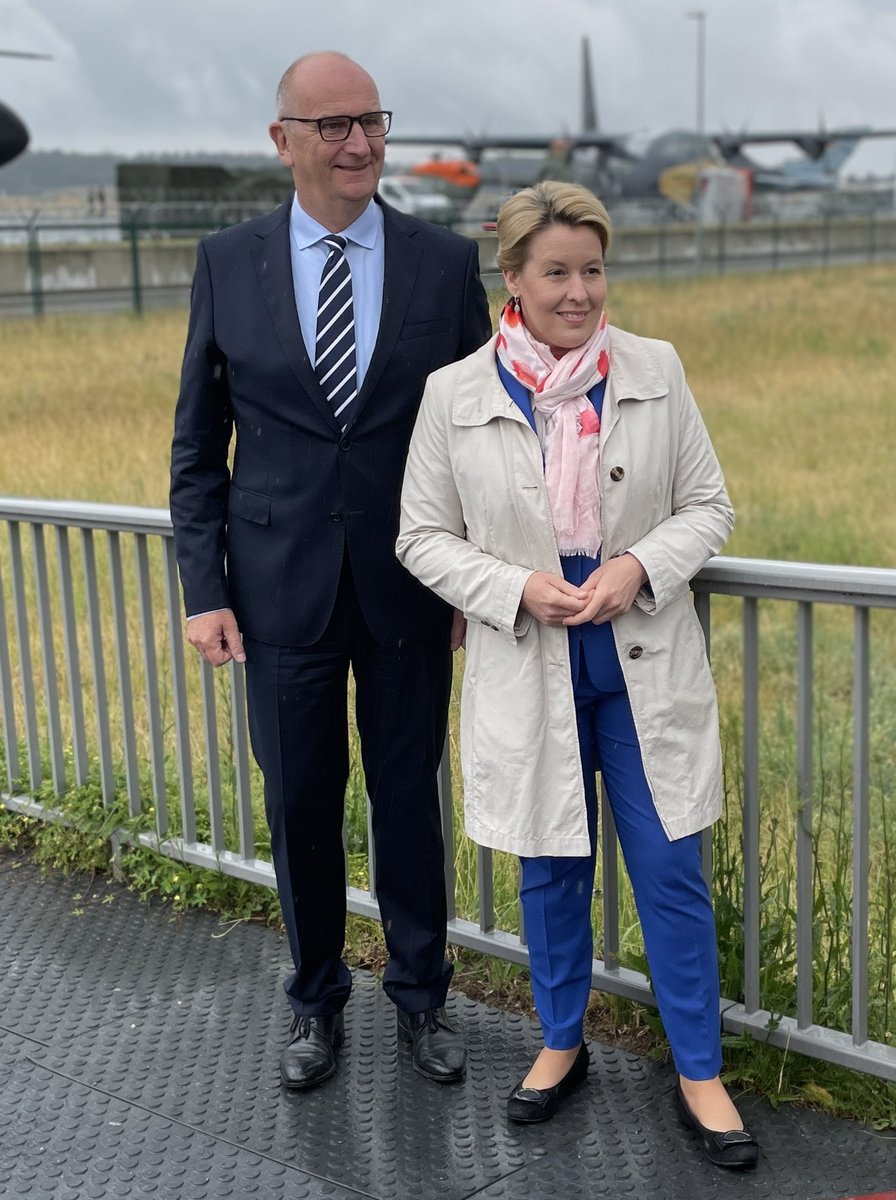 bdlipresse's tweet image. Auf dem Weg zum #StaticDisplay, im Hintergrund der #A400M.  #Ila22