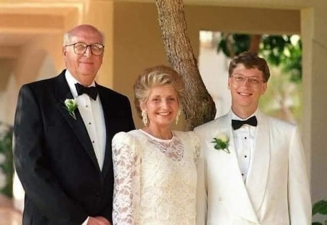 AnneIbiza13's tweet photo. Le vrai nom de la mère de Bill GATES est Mary MAXWELL, présidente de Centraide. Elle est issue d'1 riche famille de banquiers, son père était 1 riche banquier et son grand-père était président d'élite de la National city Bank of Seattle et directeur de la succursale de Seattle ⬇️ https://t.co/2FELMjgiwJ