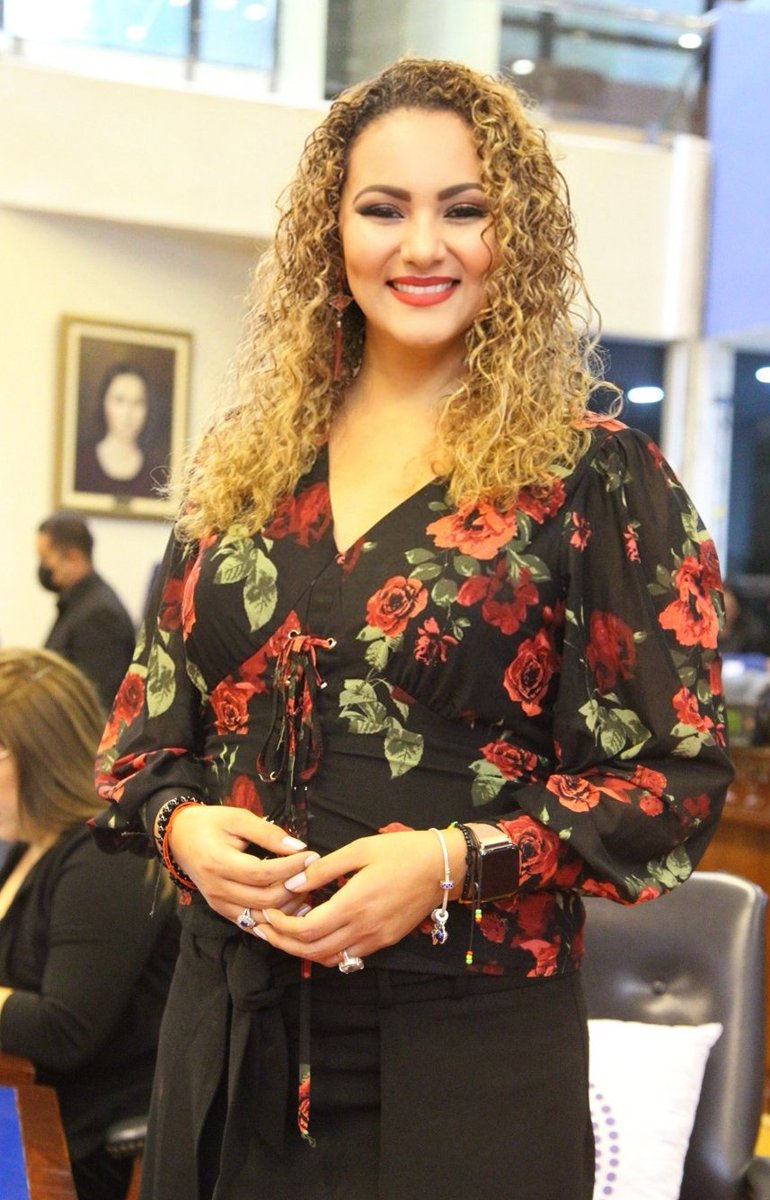 anamag_figueroa's tweet photo. ¡Buenos Días! 🌤️

Deseo que sea una semana llena de muchos éxitos, grandes noticias y bendiciones para cada uno de ustedes. 🥰

¡Feliz lunes! 🌟 https://t.co/Mo7rAIDGBp