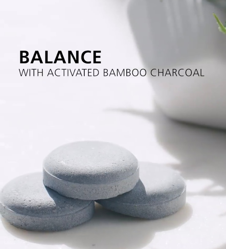 _yoraesthetics's tweet photo. Geneo Balance Charcoal Facial treatment purifies and soothes oily skin, improving its texture and appearance.
The Geneo Balancing OxyPod includes Bamboo Charcoal for a detoxifying effect, Camu-Camu extract for vitamins and antioxidants and Mandelic Acid for treating acne-prone sk https://t.co/DUnLALqArz