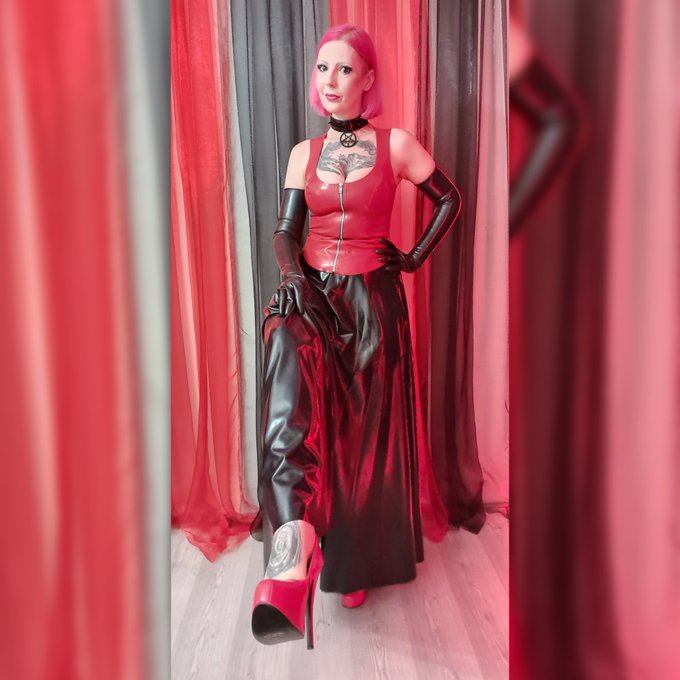 Who's ready to clean my shoes? Full video on my Fanpage https://t.co/wONTE8HqpE or https://t.co/AlLXUYc3c8 Kisses<a href="/tag/latex"class="tags"><span>#latex</span></a><a href="/tag/highheels"class="tags"><span>#highheels</span></a><a href="/tag/onlyfans"class="tags"><span>#onlyfans</span></a><a href="/tag/fansly"class="tags"><span>#fansly</span></a>