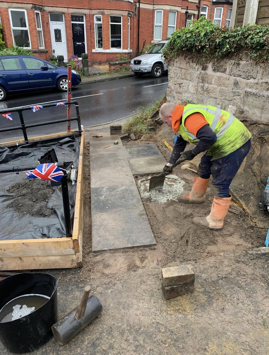 LoveBebington's tweet photo. We finally have a stage for our bench! 
🫶🌈🪴🌳🌸 
#community #bebington #lovebebington #ch63 #wellbeing #greenspace #outdoors https://t.co/hru25gBowJ