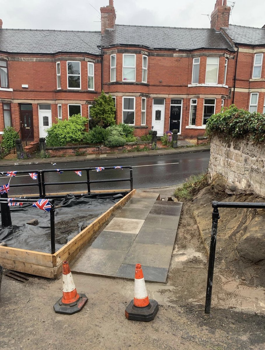 LoveBebington's tweet photo. We finally have a stage for our bench! 
🫶🌈🪴🌳🌸 
#community #bebington #lovebebington #ch63 #wellbeing #greenspace #outdoors https://t.co/hru25gBowJ