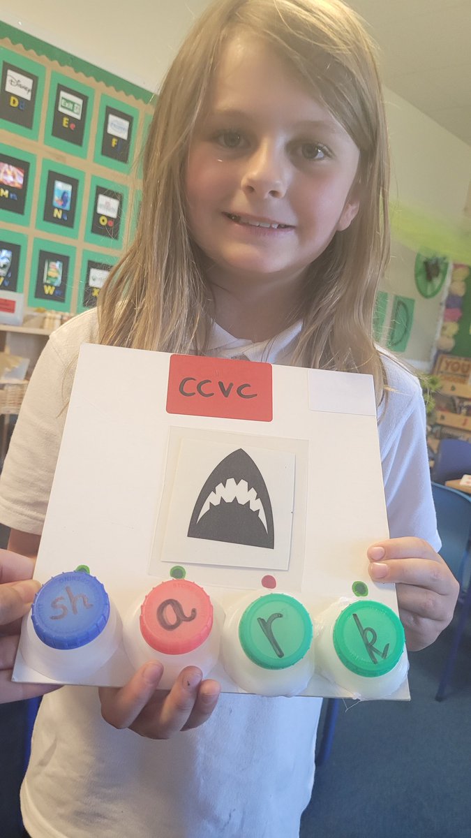 A race to build our words this morning. Which team built the word in the quickest time? #FunWithPhonics <a href="/MorayPS/">Moray Primary School</a>