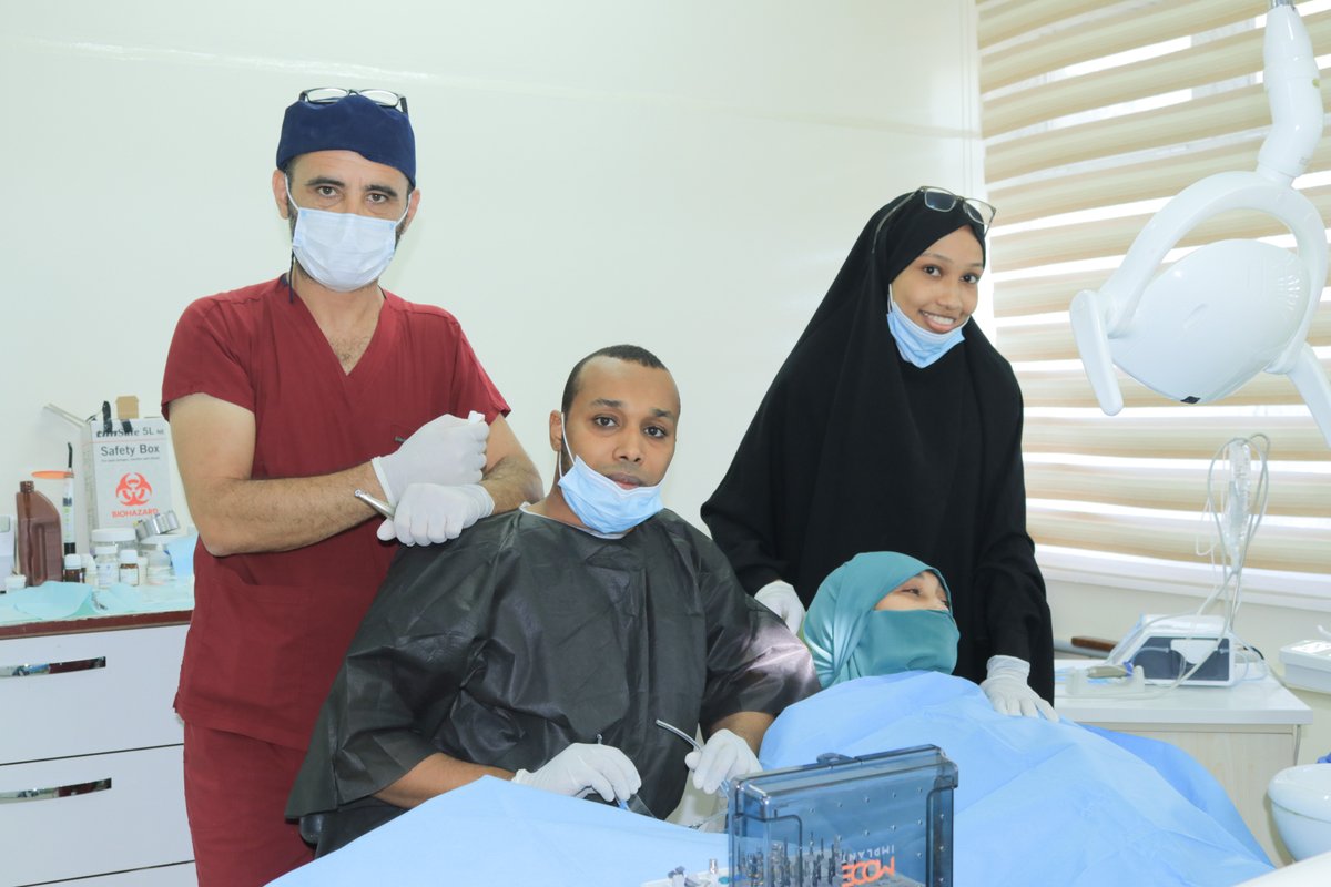 MSTH2014's tweet photo. Hastanemiz Diş Kliniğinde Kar Amacı Gütmeden Cüzi Bir Bedel Karşılığında;  İmplant Tedavisi,  Zirkonyum Porselen Kron-Köprü ve Gömülü Dişlerin Çekimi,  Diş Eti Estetiği Gibi Minör Cerrahi Tedavilere Diş Hekimi Cengiz İsmailoğlu ve Ekibi Tarafından Başlanmıştır. https://t.co/j2eZtXQrYO
