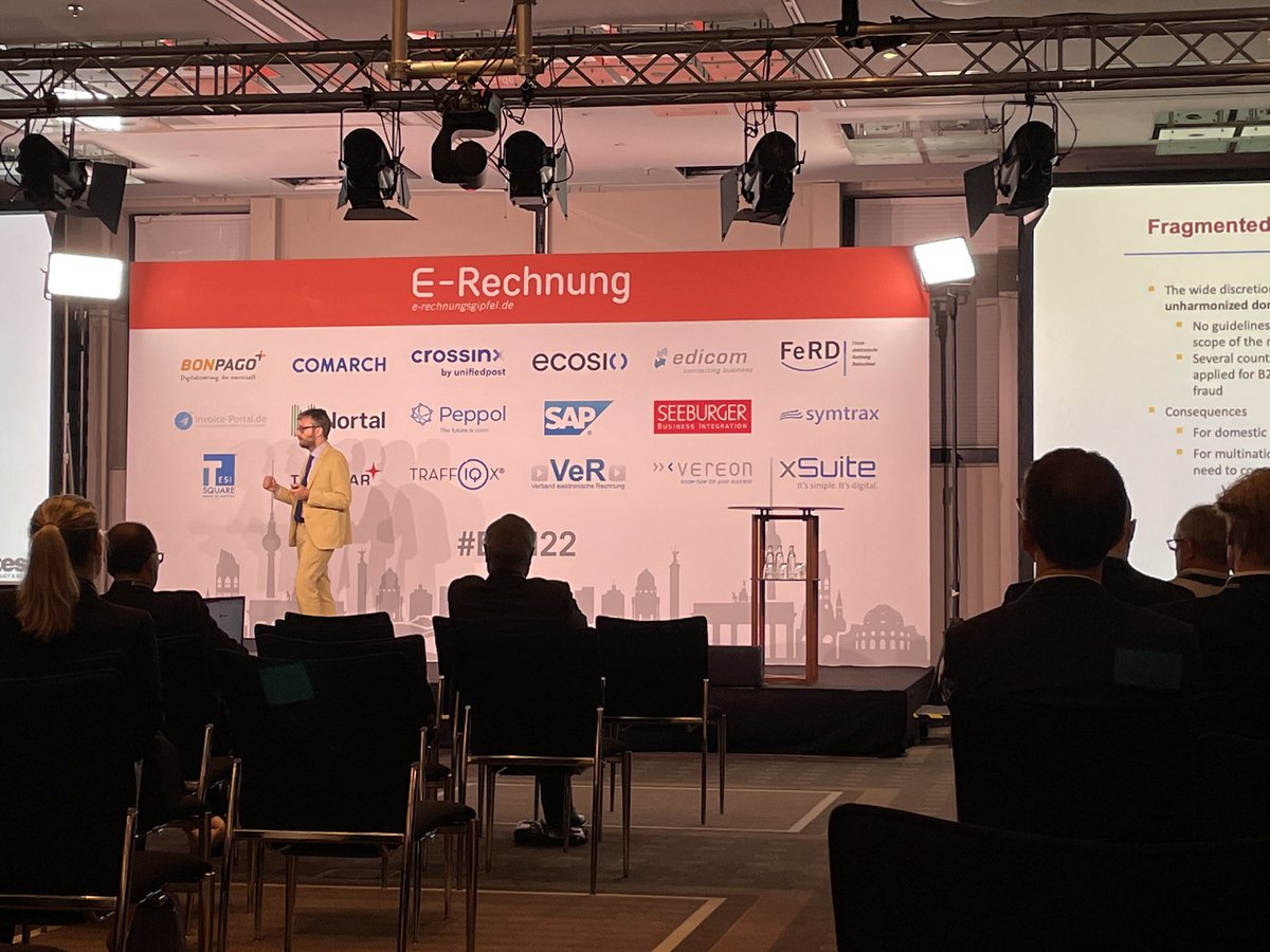 VeR_Verband's tweet image. Auch italienische Gäste heißt der #ERGI22 willkommen! Giacomo Luchetta, Founding Partner, Syntesia Policy and Economics, spricht über die Situation in Italien und wie sich das Meldesystem hier etablieren konnte. Spannend!