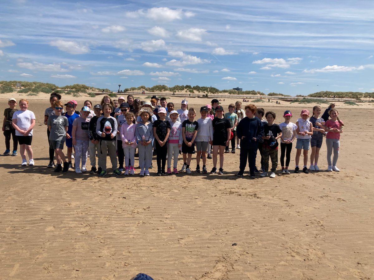 MissNelsonBVP's tweet photo. Y3&amp;4 are loving the beach! @BelleValeSchool @mrs_deputy @MrJonesBVP @MissNewportBVP @MissABurnsBVP https://t.co/7VI6nZH8eW