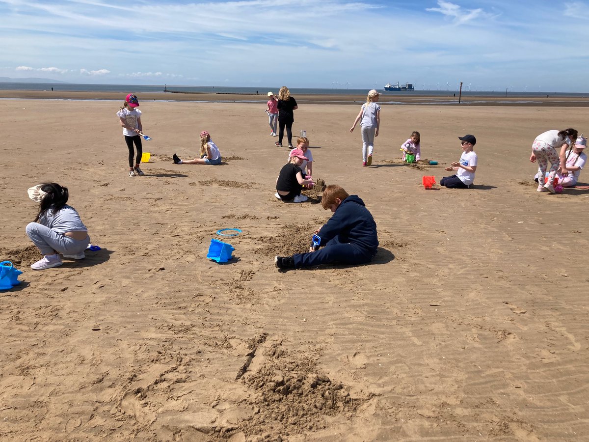 MissNelsonBVP's tweet photo. Y3&amp;4 are loving the beach! @BelleValeSchool @mrs_deputy @MrJonesBVP @MissNewportBVP @MissABurnsBVP https://t.co/7VI6nZH8eW