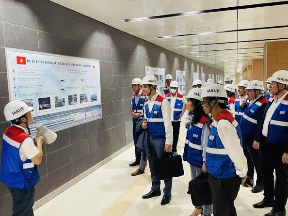 SaigonInfras's tweet photo. The Consulate of Austria had a meeting with the MAUR n paid a visit to the site within Line No.01 #BenThanh - #SuoiTien.
. . .
#Vietnam #Metro #Beauty #Culture v #Adversity #Overcome https://t.co/7BMxLbhTDe