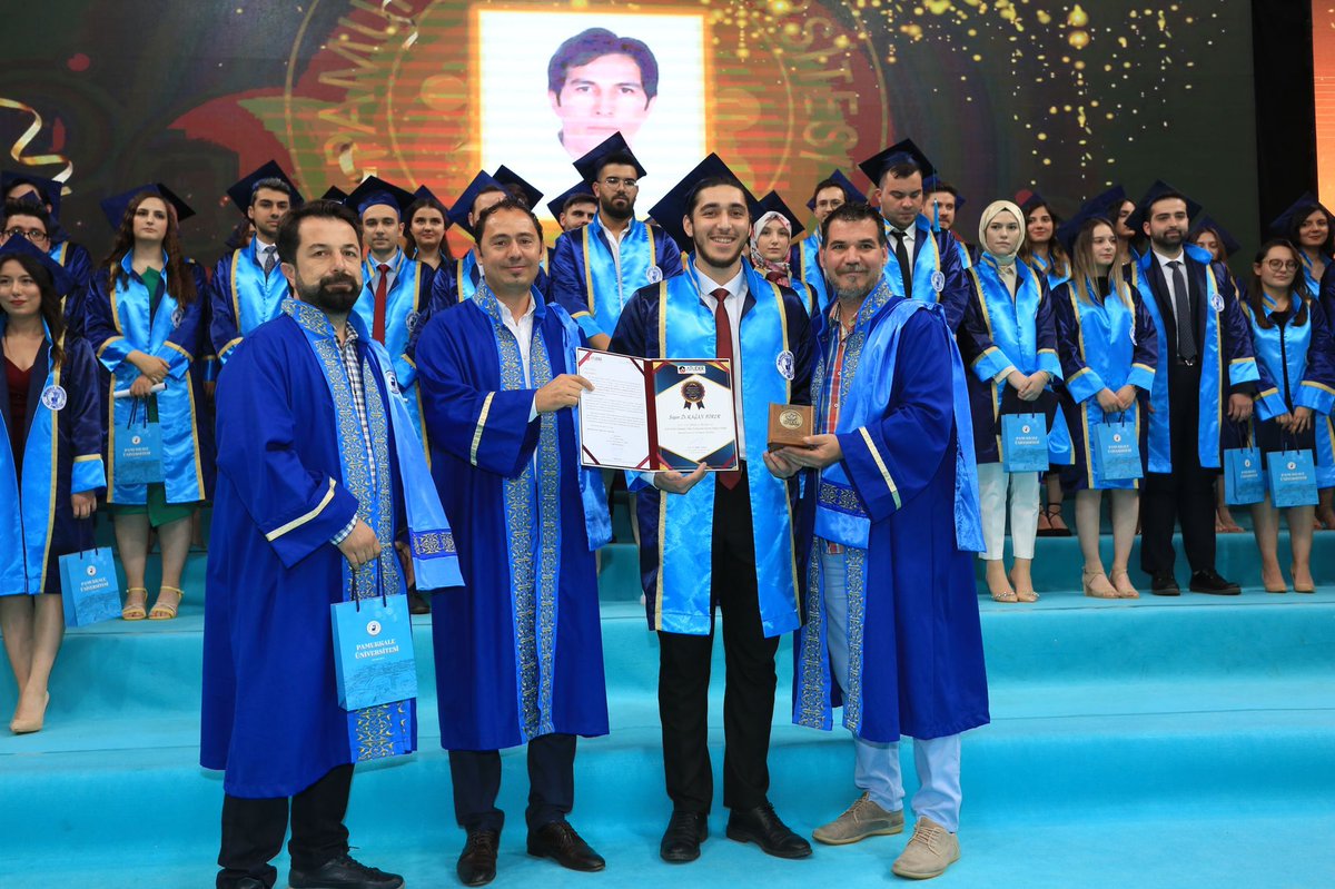 Pamukkale Üniversitesi Tıp Fakültesi 2021 - 2022 Eğitim Öğretim Yılı" Acil Tıp Stajında En Başarılı İntern Doktor" Ödülüne Dr. Kağan BİRER layık görüldü. Kendisini tebrik eder, başarılar dileriz.#atuder #epat  <a href="/AcilTV1/">AcilTV</a> <a href="/BoraATUokm/">Bora Cekmen</a> @tutituti3T <a href="/PamukkaleAcil/">PamukkaleAcilTip</a>
<a href="/murat_seyit/">Doç.Dr.Murat Seyit</a>