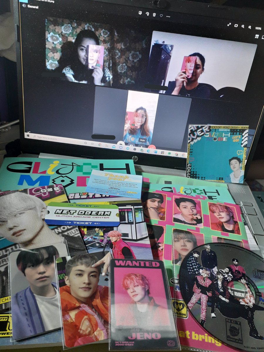 _jujuontheB's tweet photo. INUWIAN AKO NI MARK LEE!!! UNBOXING WITH @Gzllae and @neoyongcty 💚💚💚 ++ special thanks to @OCEANDEEPH !!! ready na raw po ule magpa budol si tinay HAHAHAAHHA mwa https://t.co/TnUwv4vkIh