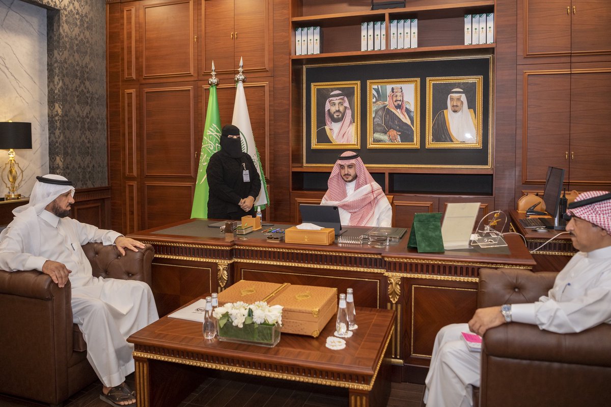AljoufSA's tweet photo. #سمو_أمير_الجوف يعلن تأسيس وحدة تطوعية ويدشن حساب الإمارة في العمل التطوعي ويؤكد  سموه  نسعى  أن  تكون  #منطقة_الجوف نموذجاً  وطنياً  في  العمل التطوعي
https://t.co/Yspv9qQHF2
#استثمر_بالجوف
#الجوف_سلة_غذاء_المملكة 
@HRSD_SA https://t.co/IsRUp8OesH