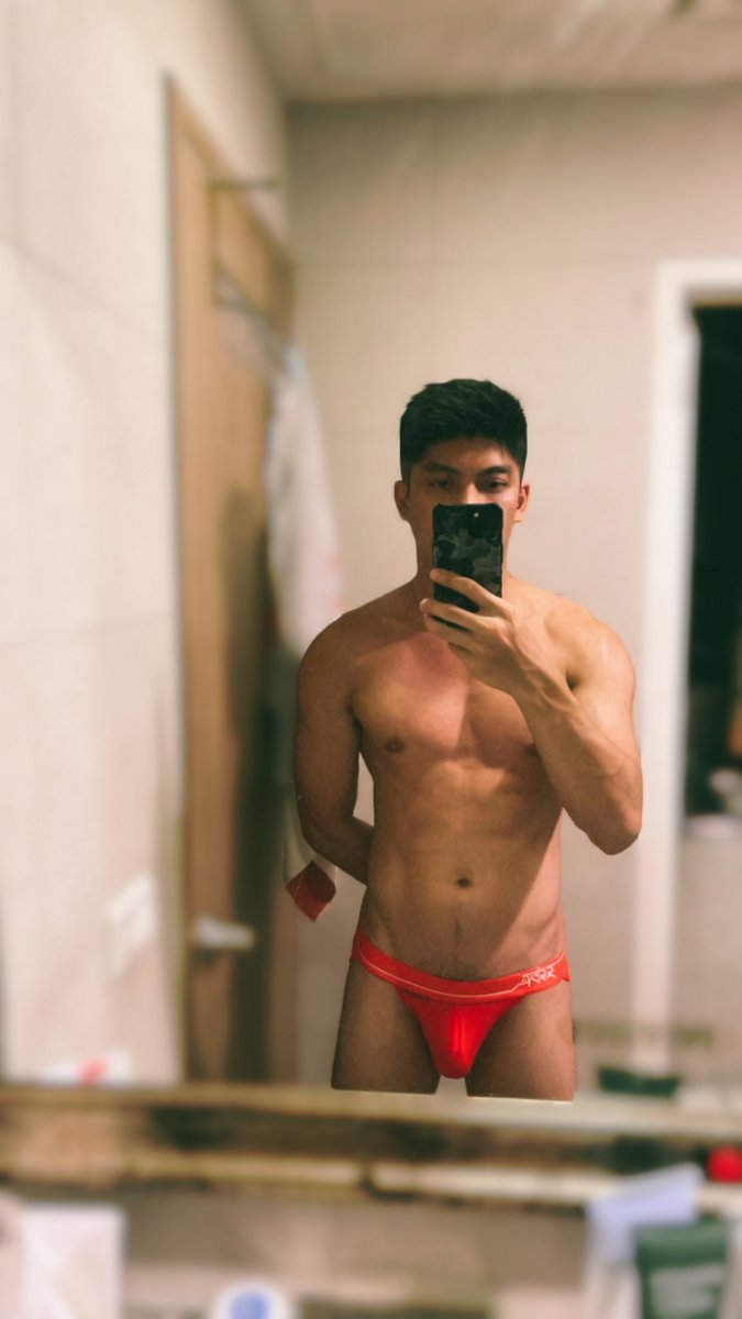 swimmerbuild's tweet photo. 阿砸monday🫥 https://t.co/WKLEnACpaT