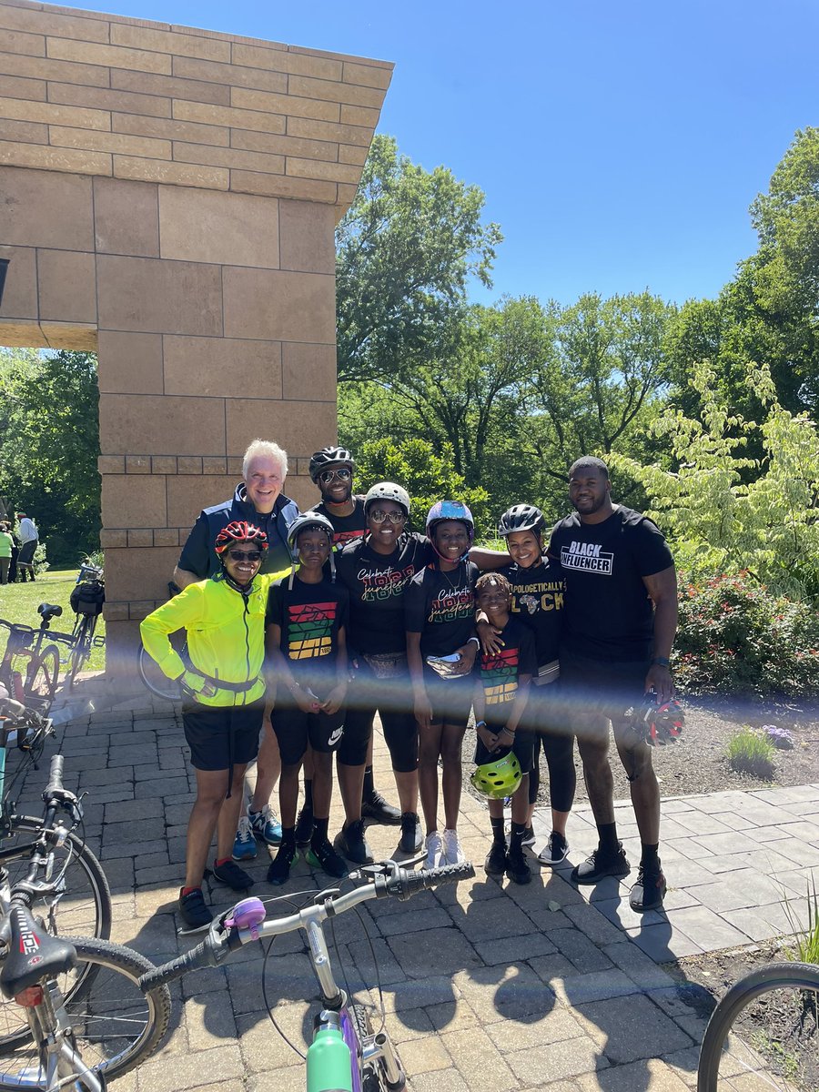 chrisronayne's tweet photo. Great meeting a team of cyclists this weekend @ the Juneteenth celebration in Rockefeller Park. Reminded me that tonight is #SlowRollCLE leaving from Sam Miller Park in Glenville Monday June 20th.
Meet @ 6 Ride @ 7. Full schedule for every Monday here π² ππΌhttps://t.co/PCvLhScgZ1 https://t.co/tiq6kAdPfI