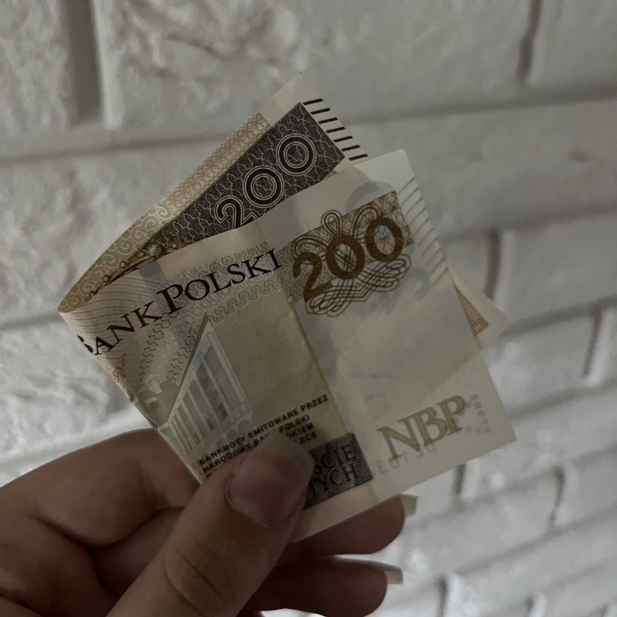 znalazłam właśnie 200zl w szafie pod ubraniami, rt for good luck czy coś XDDDD