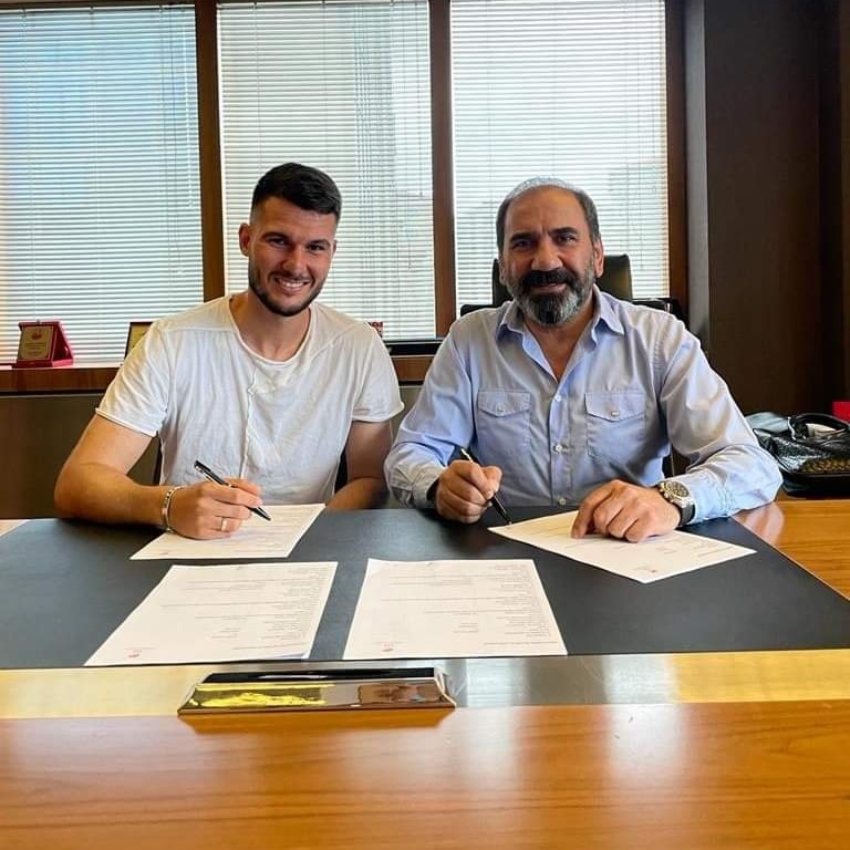 Sivassporumuz Robin Yalçın ile 1 yıllık sözleşme imzaladı hayırlı olsun 👍