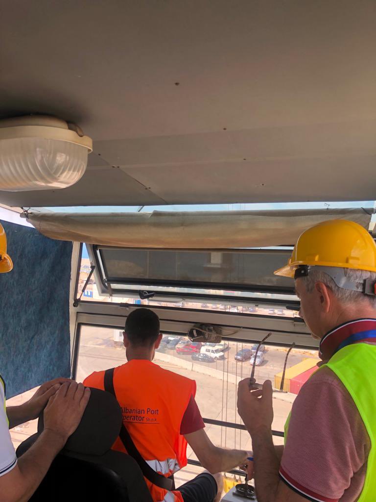 CentreCEMA's tweet image. We successfully finalized today @DurresPort⚓️🇦🇱& @CentreCEMA the #PracticalTesting of the port crane trainees🏗, under the supervision of professional engineers, lecturers and experienced crane operators, applying the rules of high degree safety that this job demands👷🏼