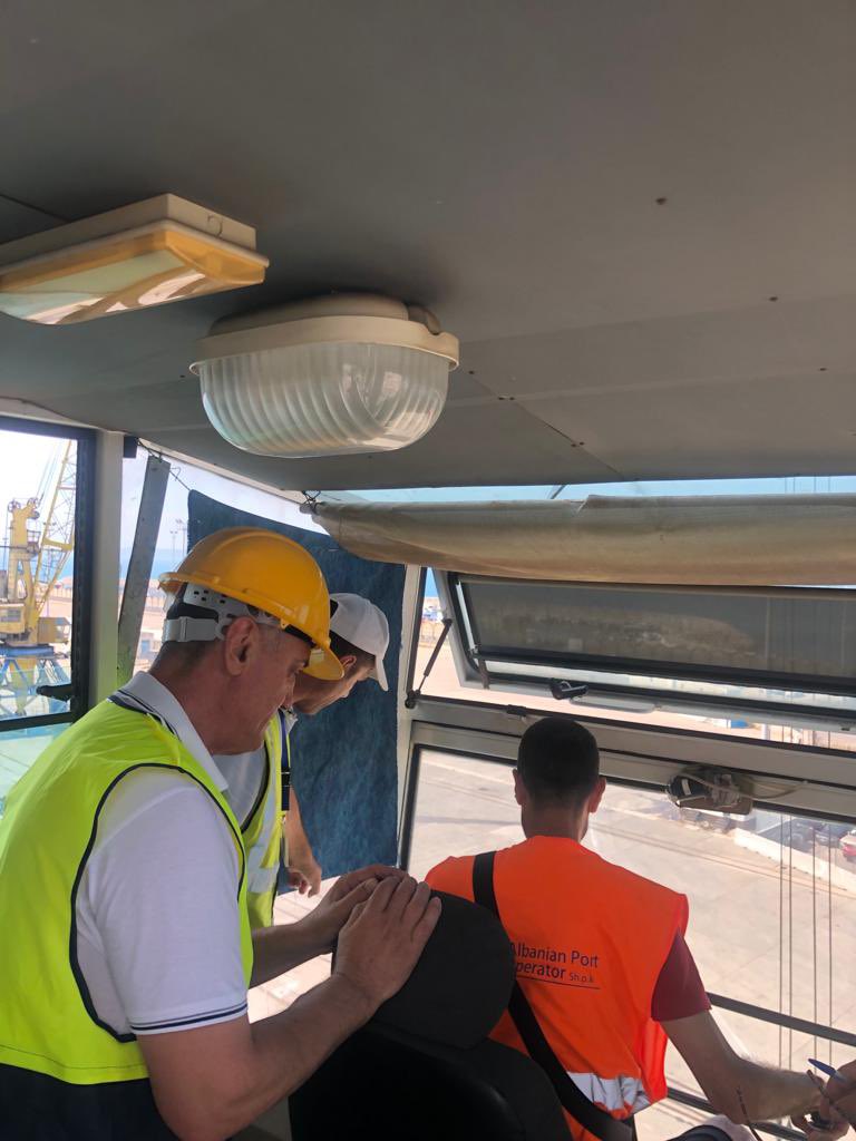 CentreCEMA's tweet image. We successfully finalized today @DurresPort⚓️🇦🇱& @CentreCEMA the #PracticalTesting of the port crane trainees🏗, under the supervision of professional engineers, lecturers and experienced crane operators, applying the rules of high degree safety that this job demands👷🏼