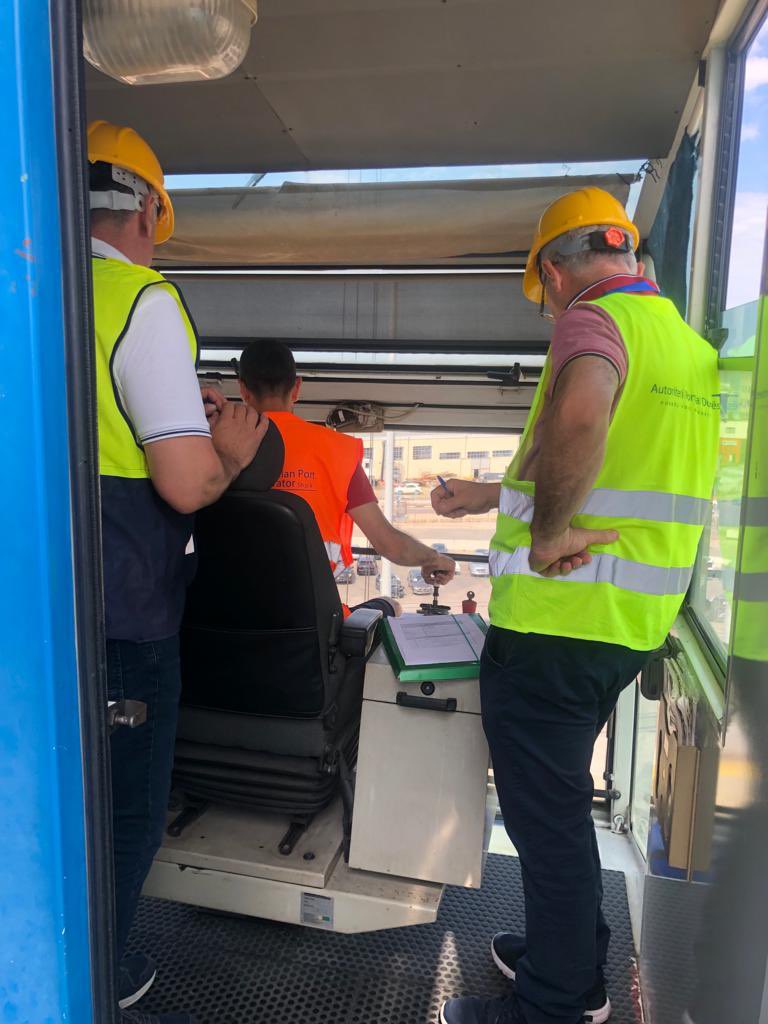 CentreCEMA's tweet image. We successfully finalized today @DurresPort⚓️🇦🇱& @CentreCEMA the #PracticalTesting of the port crane trainees🏗, under the supervision of professional engineers, lecturers and experienced crane operators, applying the rules of high degree safety that this job demands👷🏼