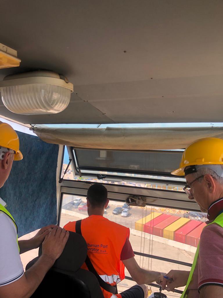 CentreCEMA's tweet image. We successfully finalized today @DurresPort⚓️🇦🇱& @CentreCEMA the #PracticalTesting of the port crane trainees🏗, under the supervision of professional engineers, lecturers and experienced crane operators, applying the rules of high degree safety that this job demands👷🏼
