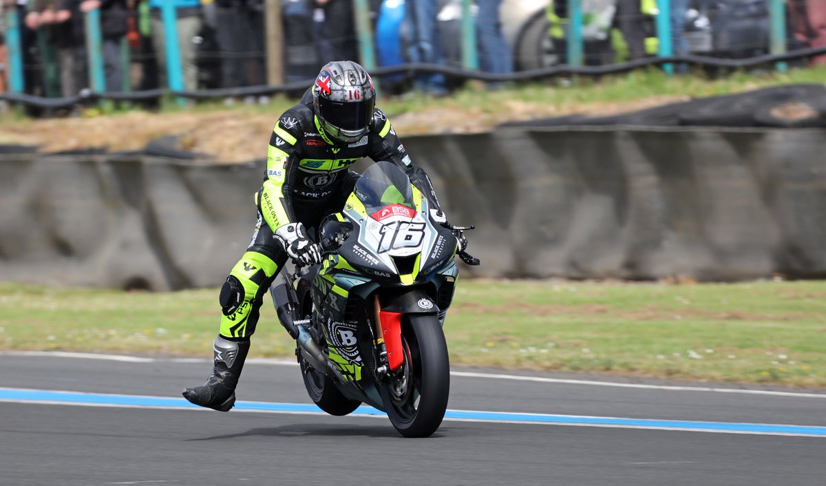 lukehopkins_16's tweet photo. Up and down weekend at @krcircuit for @OfficialBSB. 23rd in race 1, DNF in race 2 and then 19th in race 3. @HMQuickshifter #blackonyxconcepts @ebcbrakesuk @GBRacingEU @knoxarmour @OfficialBSB @moto_aero @SarcoidosisUK #NCC #BASGroup #NichollsTransport #JRIndustrial #Scuff2New https://t.co/lwsfTurOdr