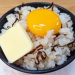 パッとのせてパッと食べられる。塩こんぶバターTKG。