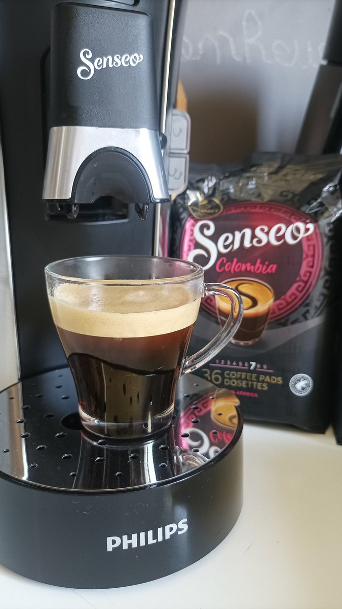 melanietoutain1's tweet photo. Nouvelle machine à café Senseo select, avec 3 intensités au choix
☕ Café long classique
☕ Café long Intense
☕ Espresso
Elle donne une mousse Intense
@senseo @trnd_fr #MonEspressoSenseo #Aromesintenses
#Moussedelicate https://t.co/8Ub36Gjxtb