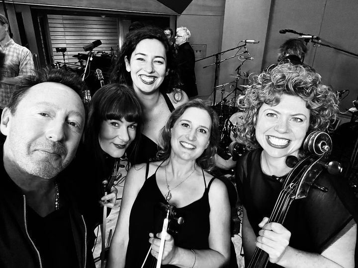 mccartney_news's tweet photo. 最も素晴らしい女性たちとの壮大な一日...ずっと鳥肌が立っていた...。愛しかない❤️。
#ソルトウォーター
#abbeyroadstudios #thebigclimatething #earthpercent #whitefeatherfoundation https://t.co/BWDKB1KyM9
https://t.co/J03ZNUMPwN