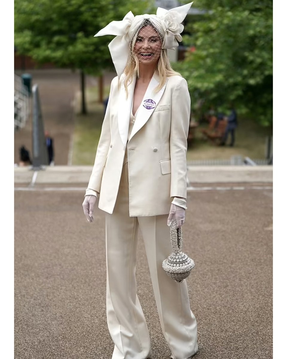MaeCassidy_'s tweet photo. Gorgeous @ToffTalks wears our @MaeCassidy_ #SimiPearl Clutch at The Royal Ascot Racecourse Fashion Day π€ππ°β¨Styled by Alexandria Reid β¨ #MaeCassidy #GeorgiaToffolo #RoyalAscot2022
π· Image Repost Daily Mail https://t.co/ViMizYBQnv