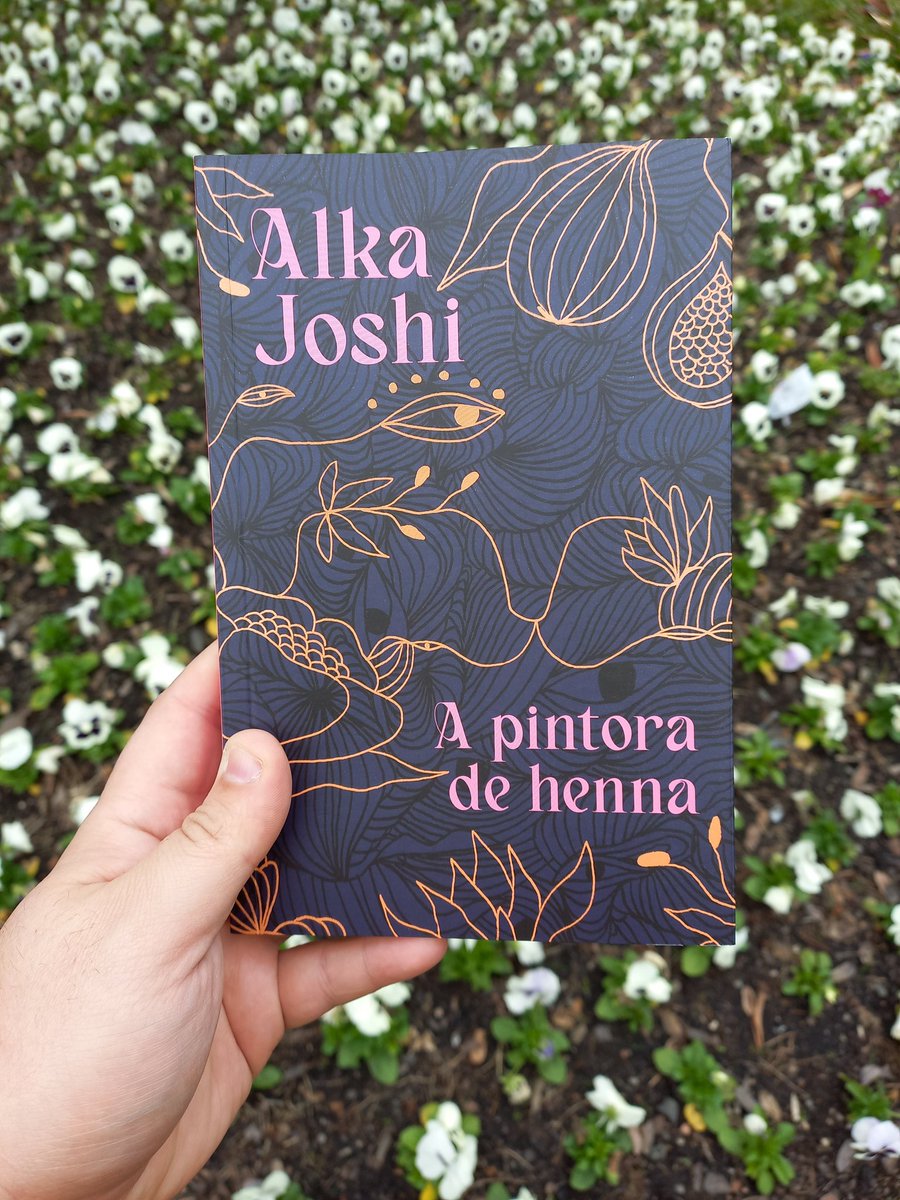 soul_paulosousa's tweet photo. Livro 44: A pintora de henna, de Alka Joshi
#alkajoshi #apintoradehenna #thehennaartist #tagineditos #tagexperiênciasliterárias #editoraverus #reesesbookclub https://t.co/DbrnhnEG8j