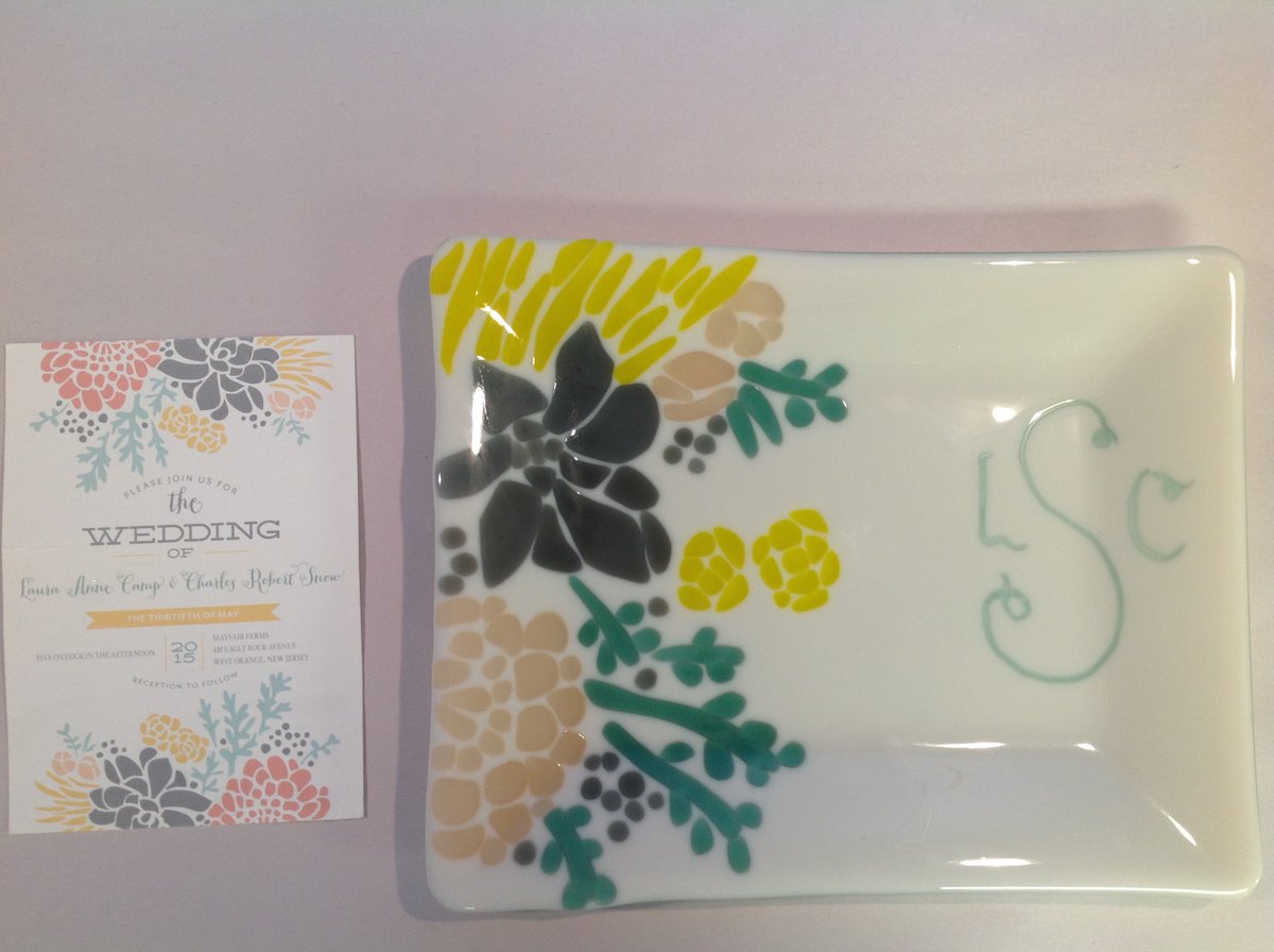 What a fantastic idea for a wedding - perfectly themed with the invitation!