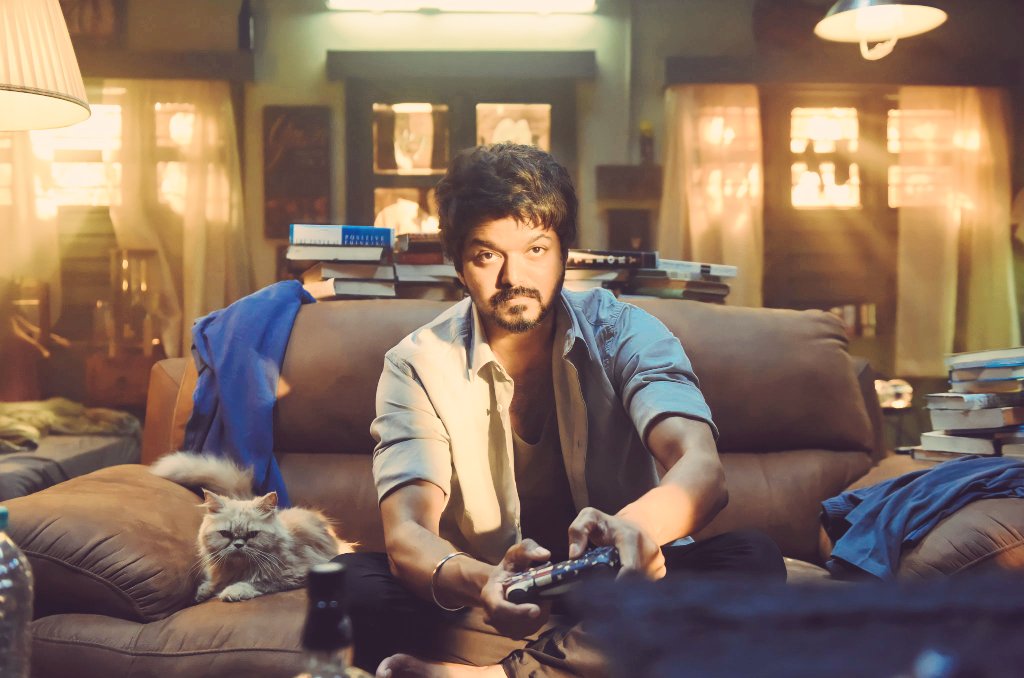 Arjunan_Villu's tweet photo. THREAD :-  Vijay - " The King of Kwood " 

Exactly before 30 years a man was criticized for his looks. But now that man is ruling Kollywood, Creating several records and inspiring millions. A thread about his inspiring Journey.

#Beast #Thalapathy66 @actorvijay https://t.co/JHcaFxh5XM