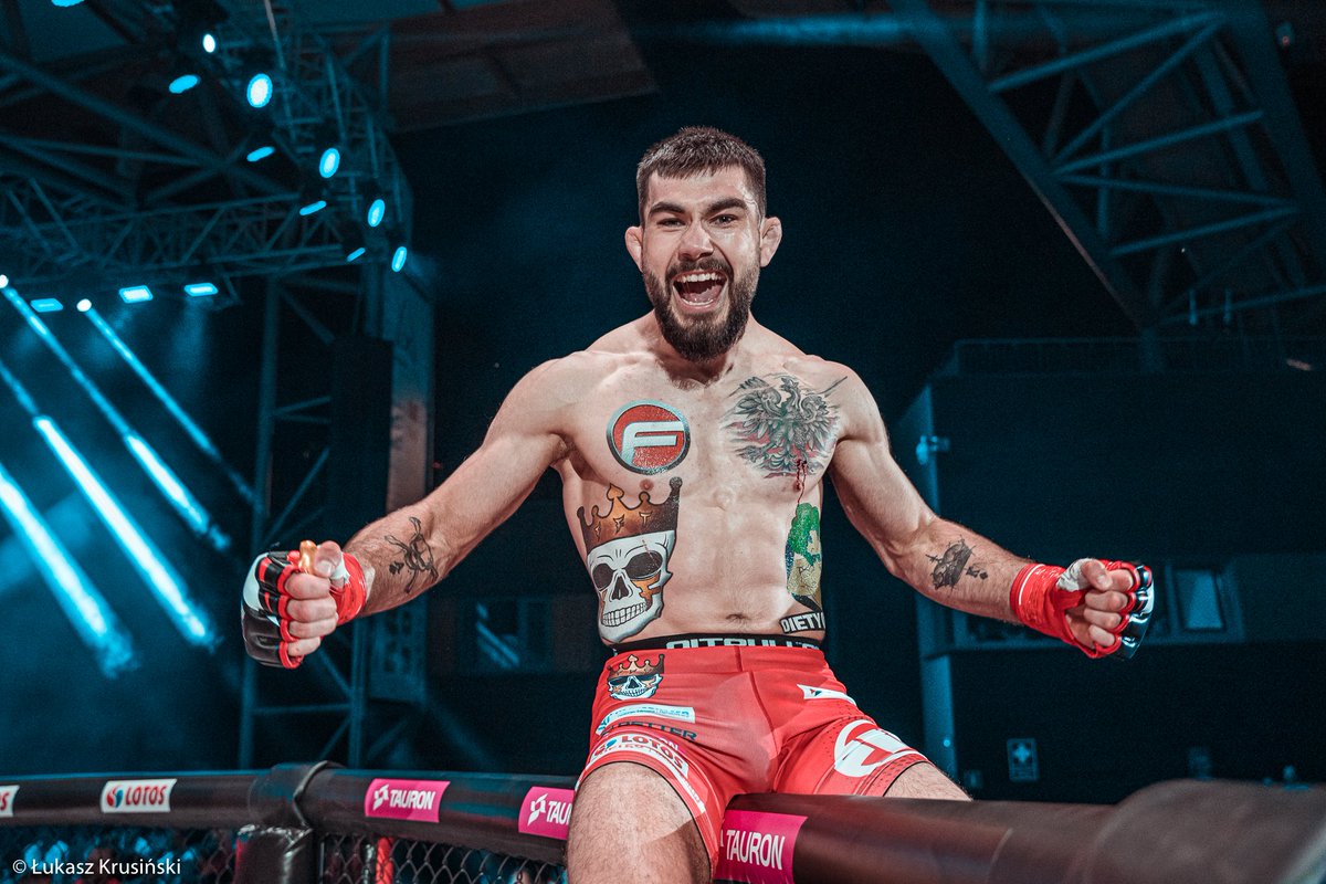 fenmma's tweet photo. 💸 #FEN40 BONUSES:
👊 KNOCKOUT OF THE NIGHT: Kacper Formela
🥋 SUBMISSION OF THE NIGHT: Bartłomiej Dragański
⚔️ FIGHT OF THE NIGHT: Oleksiejczuk vs. Kraska https://t.co/9ErR1WOMSw