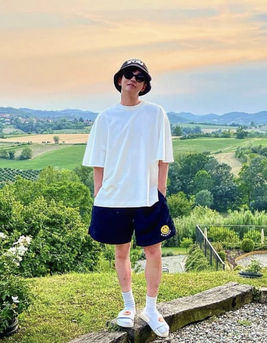 seonhokimfiles's tweet photo. nauuurrr seonho did u tell dindin what he should wear cos what is this 😭😭😭 https://t.co/mfaJ3hHIwU