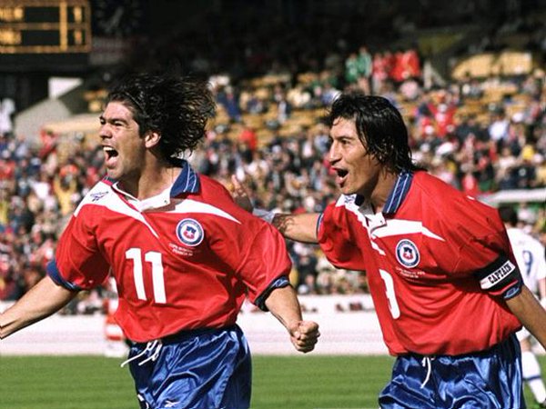 90sfootball's tweet photo. One Picture. Two Legends. https://t.co/3kYtMgjyrw