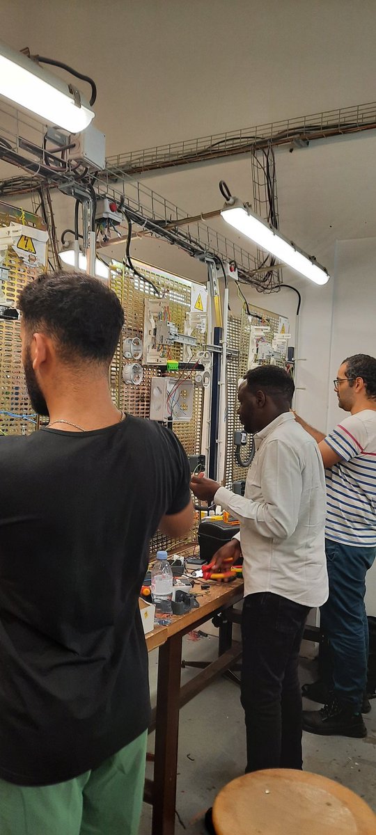 fran_dgp's tweet photo. Toute l'année avec @adrarformation, formez-vous au métier d'électricien. Des parcours certifiants, personnalisés, pour devenir #artisan #électricien
Durée : 7 mois ou 1 an en alternance.
En #apprentissage #contratprofessionnalisation
#cpf #cpftransition #formation #reconversion https://t.co/cSndejd8Fx