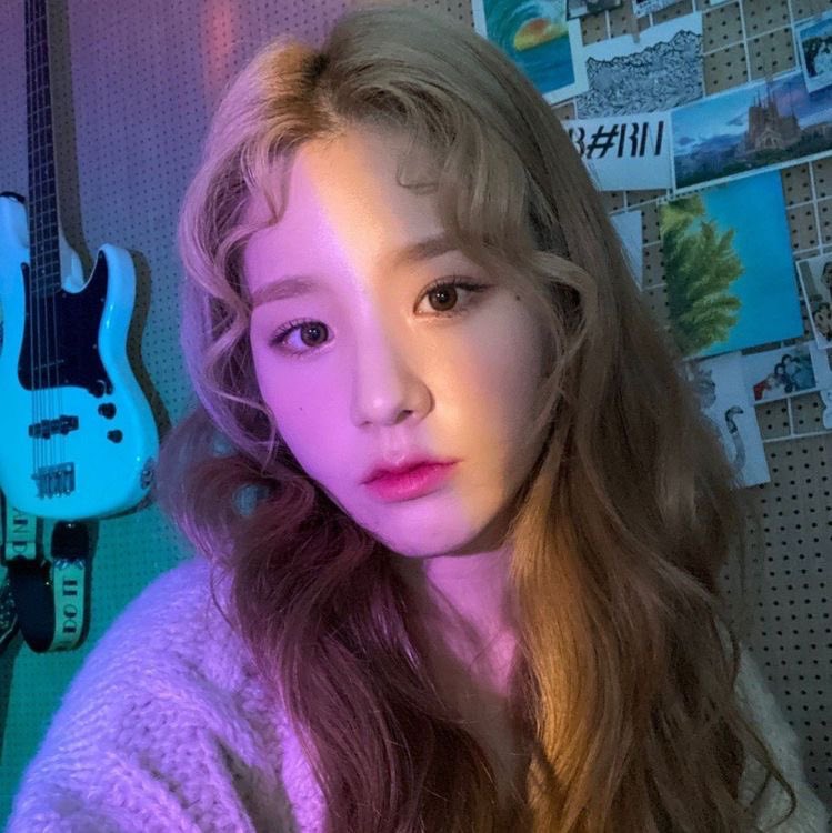 ㅤ 
ㅤ 
        clara . . ! ⌛️
        not   new   to   rp
        not   new   to   twt  . . .
        like and rt 2 be moots :D
ㅤ 
ㅤ